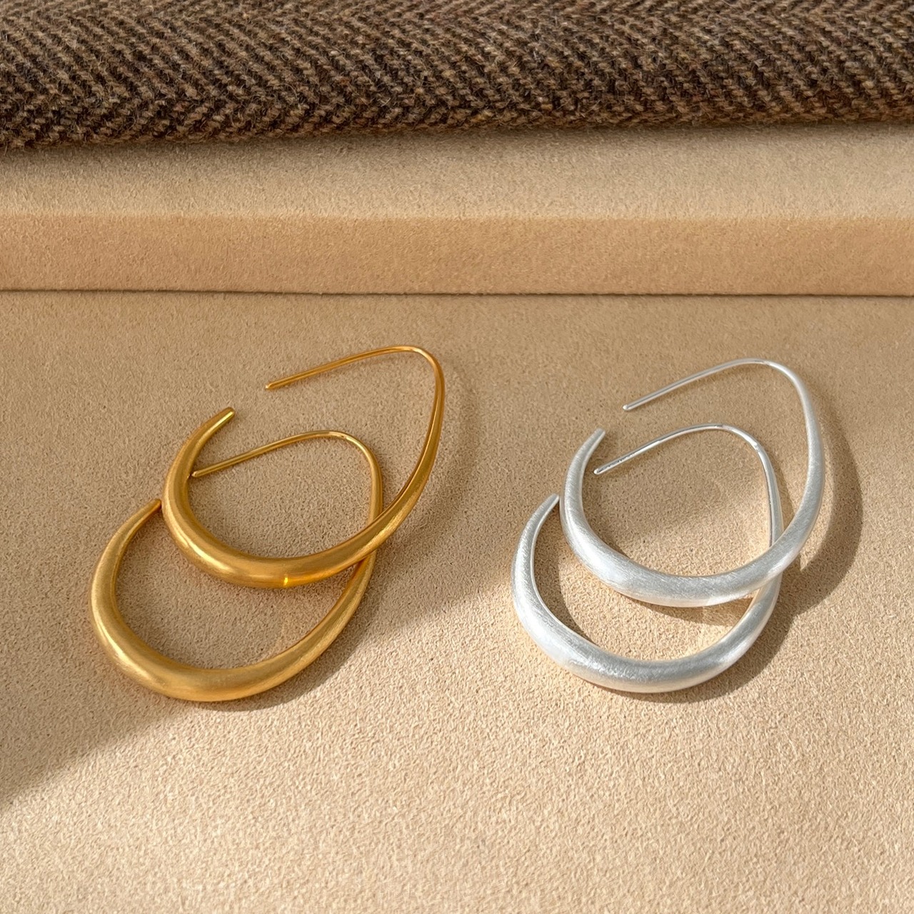 ティアドロップ型フープピアス H0038