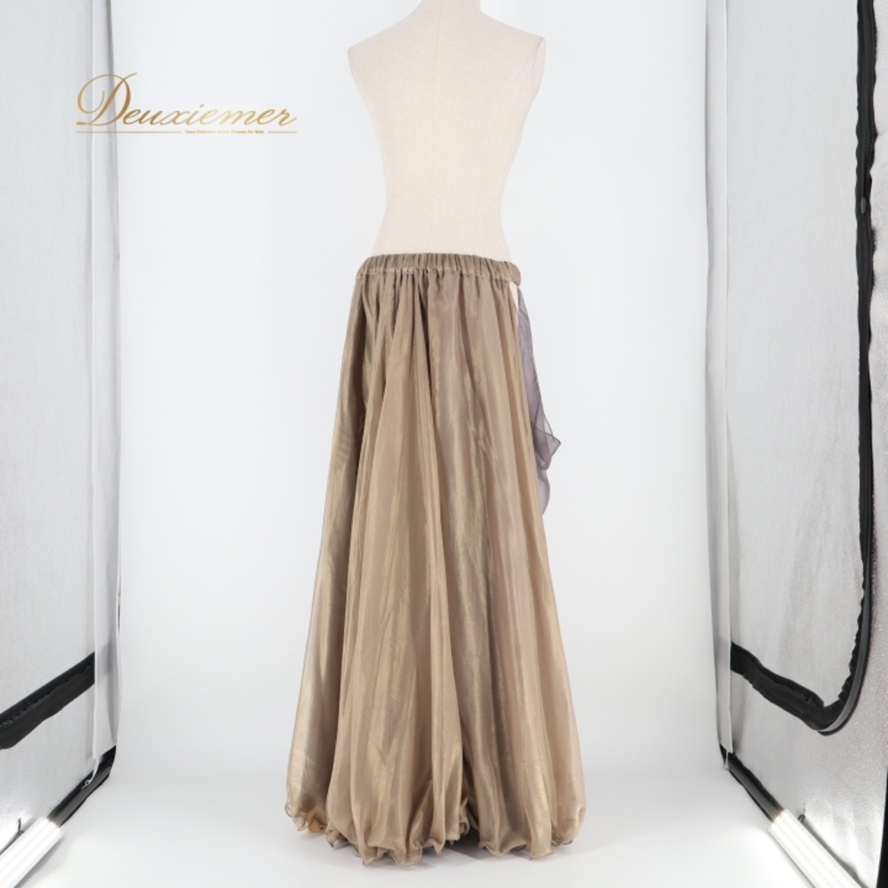 ベリーダンス オリエンタル 衣装 スカート ゴールド系 無地 シンプル 光沢 練習 レッスン 金 透け感 華やか 上品 スリット かわいい ダンス衣装 ステージ イベント ふんわり