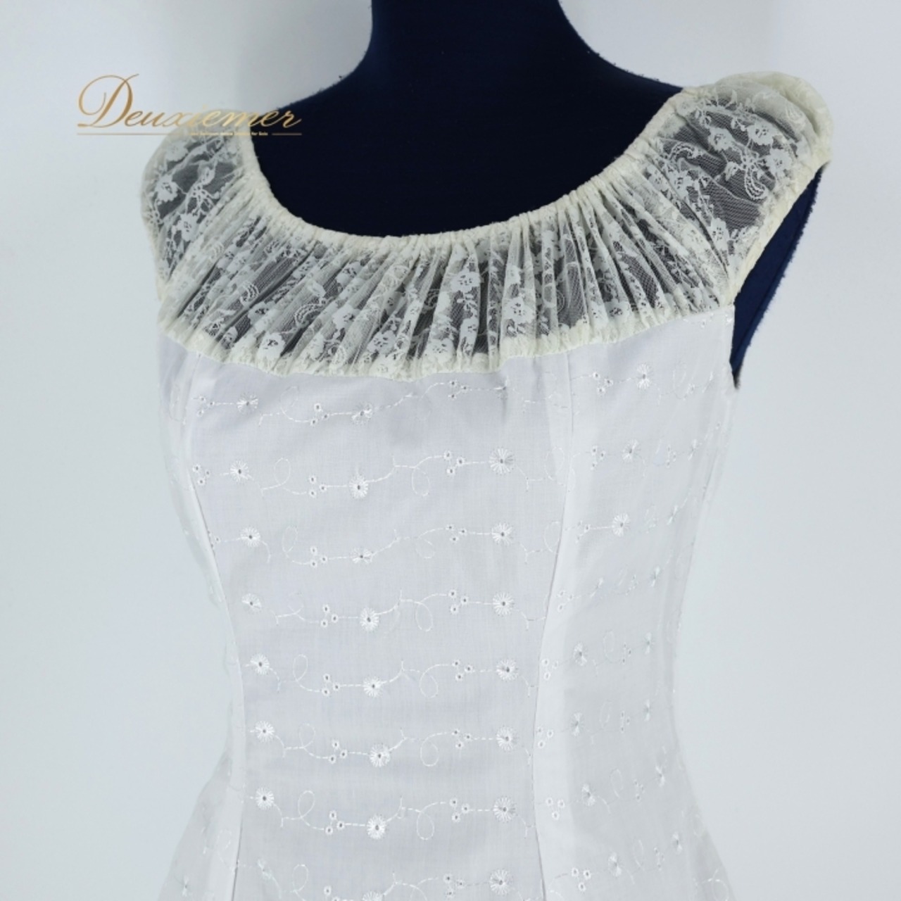 フラダンス 衣装 ワンピース ドレス ホワイト系 CC Fashions ハワイ製 かわいい 刺繍 レース 花柄 フレア ワンカラー オールホワイト ノースリーブ 大人っぽい さわやか 軽やか 上品 透け感 白 フラ ダンス レッスン 練習 フラダンス衣装 ハワイ製 大人用 ドレス ワンピース おしゃれ 衣装 レディース フレアドレス 白ドレス お呼ばれ 刺繍ドレス