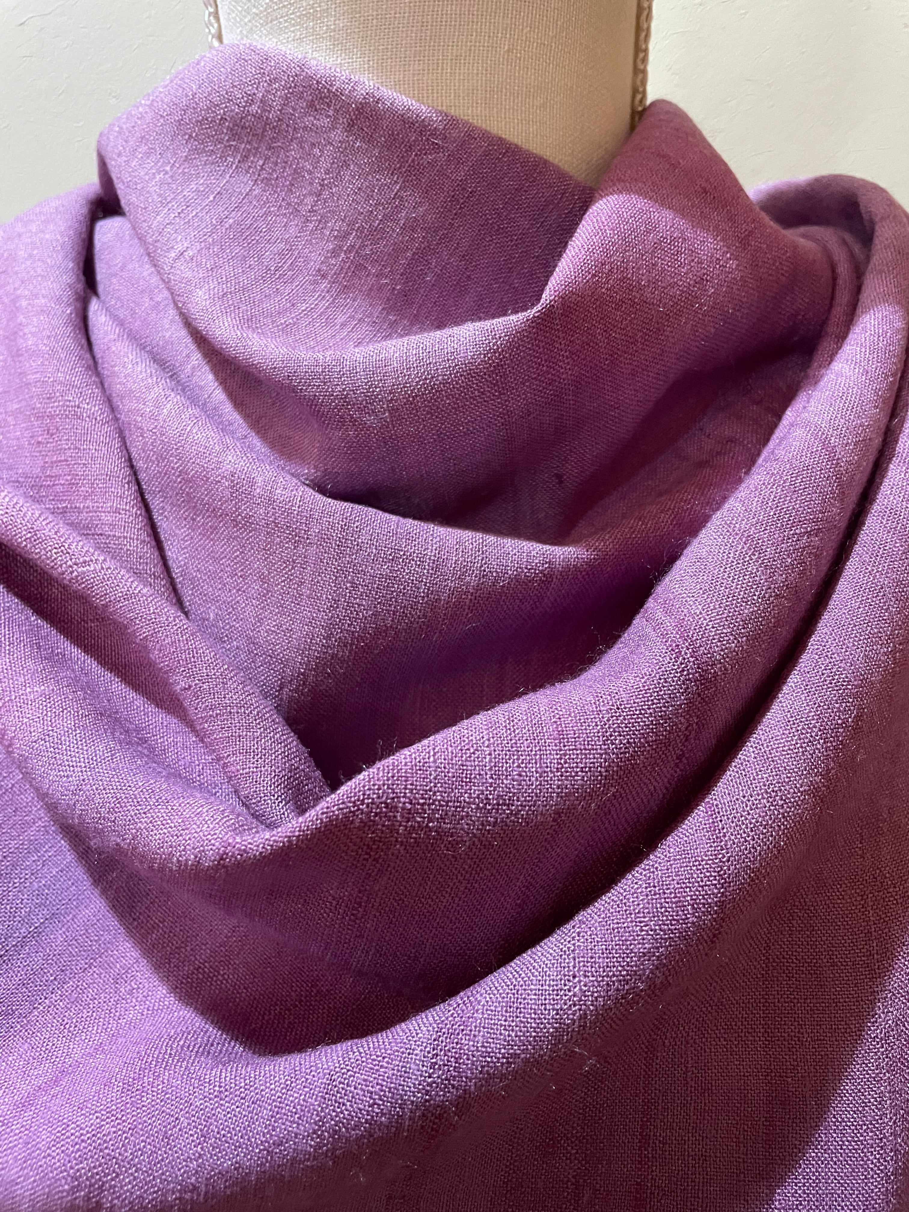 コチニール染 エリ蚕シルク大判ストール アヒンサーシルク100% 若紫