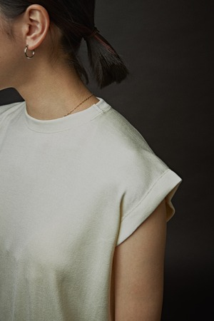 Nu Life in Silk スリーブレスニットＴ White