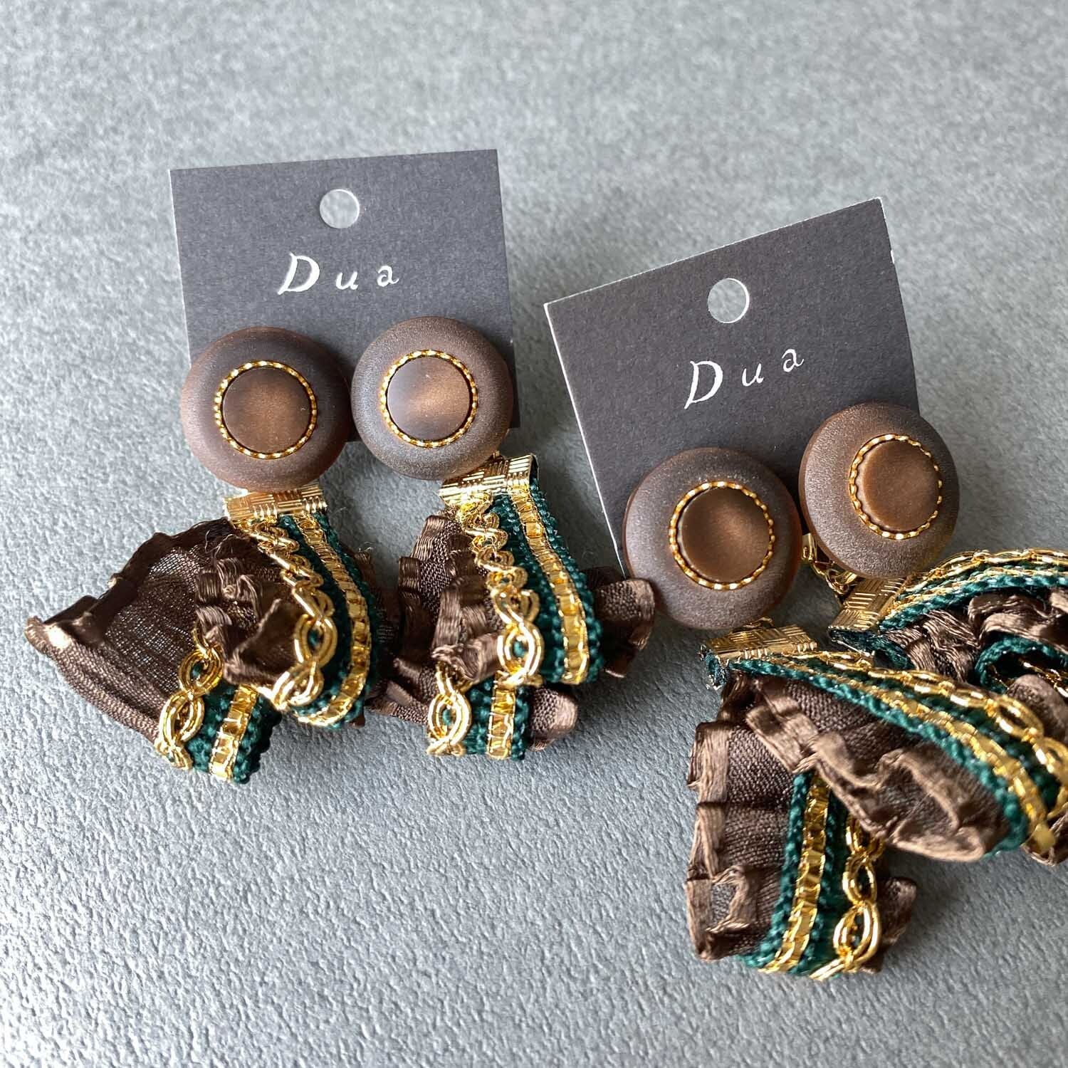 フランスボタンとプリーツ×インドリボンタッセルの〈ピアス/イヤリング〉