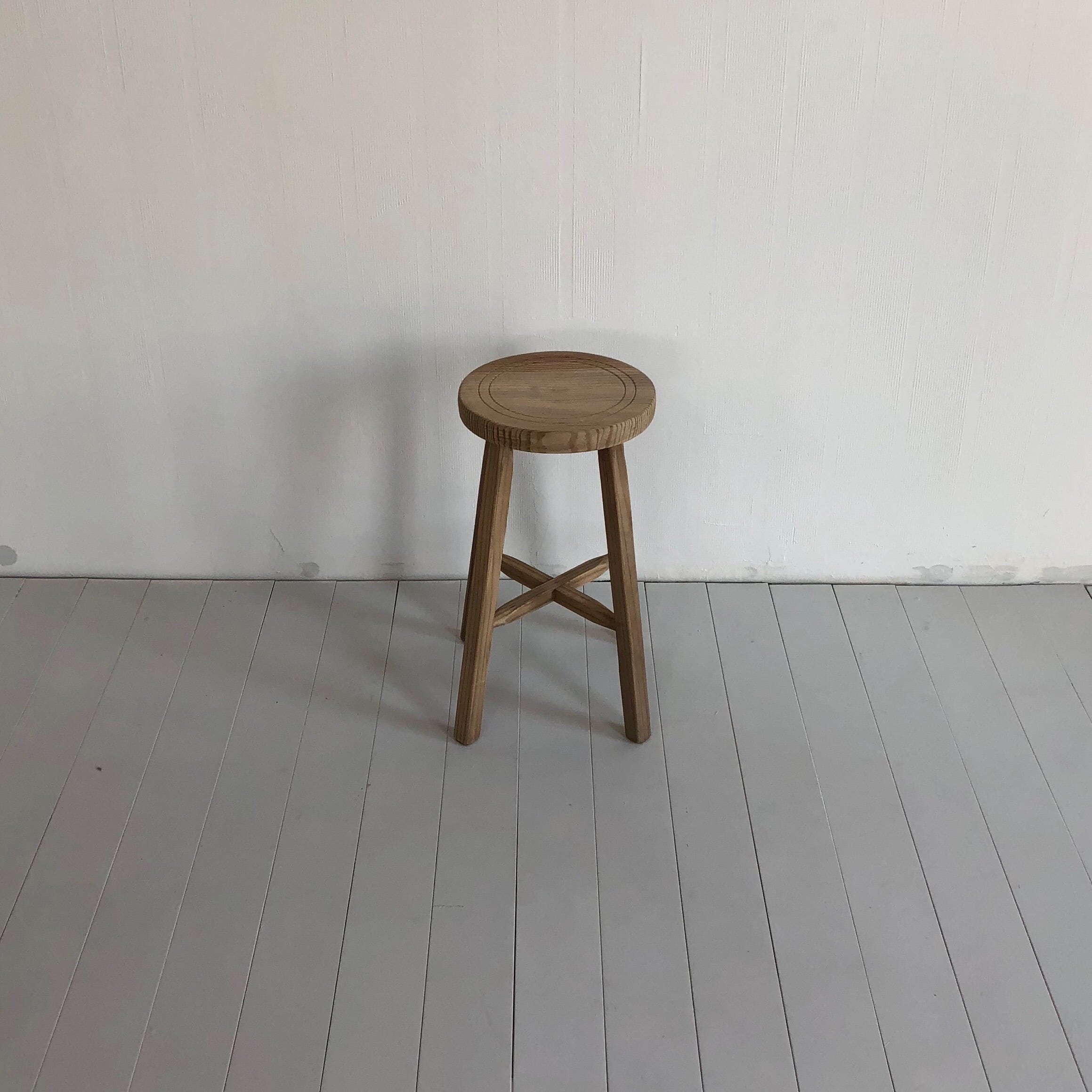 木のスツール　/　丸椅子