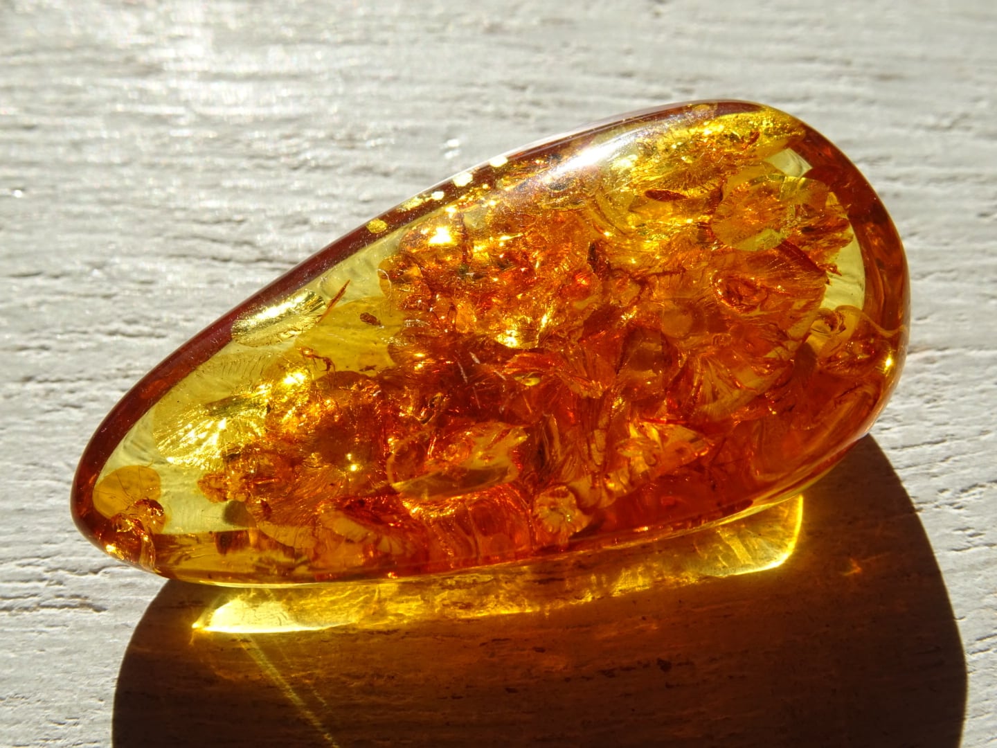 バルティックアンバー（バルト海琥珀） ~蜜色の海~ | 虹石屋