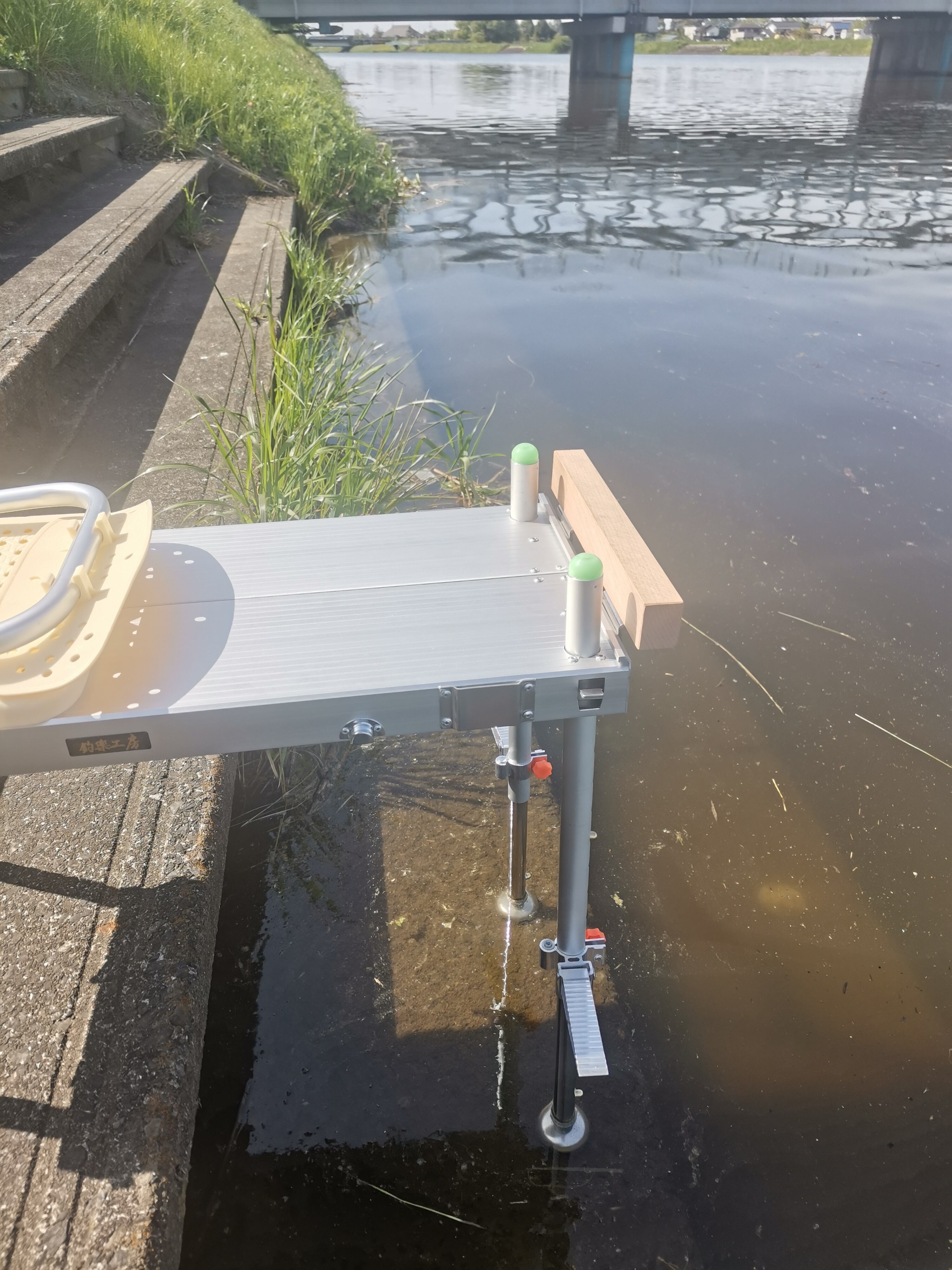 釣楽工房製アルミミニ釣台CR-7530 ☆使用時サイズ長さ75cm 幅30cm 収納  