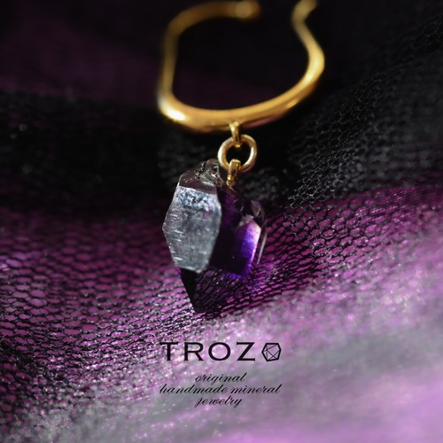 【025 Dark Heroine Collection】 アメシスト (アメジスト) 鉱物原石 イヤーカフ 天然石 アクセサリー (No.3044)