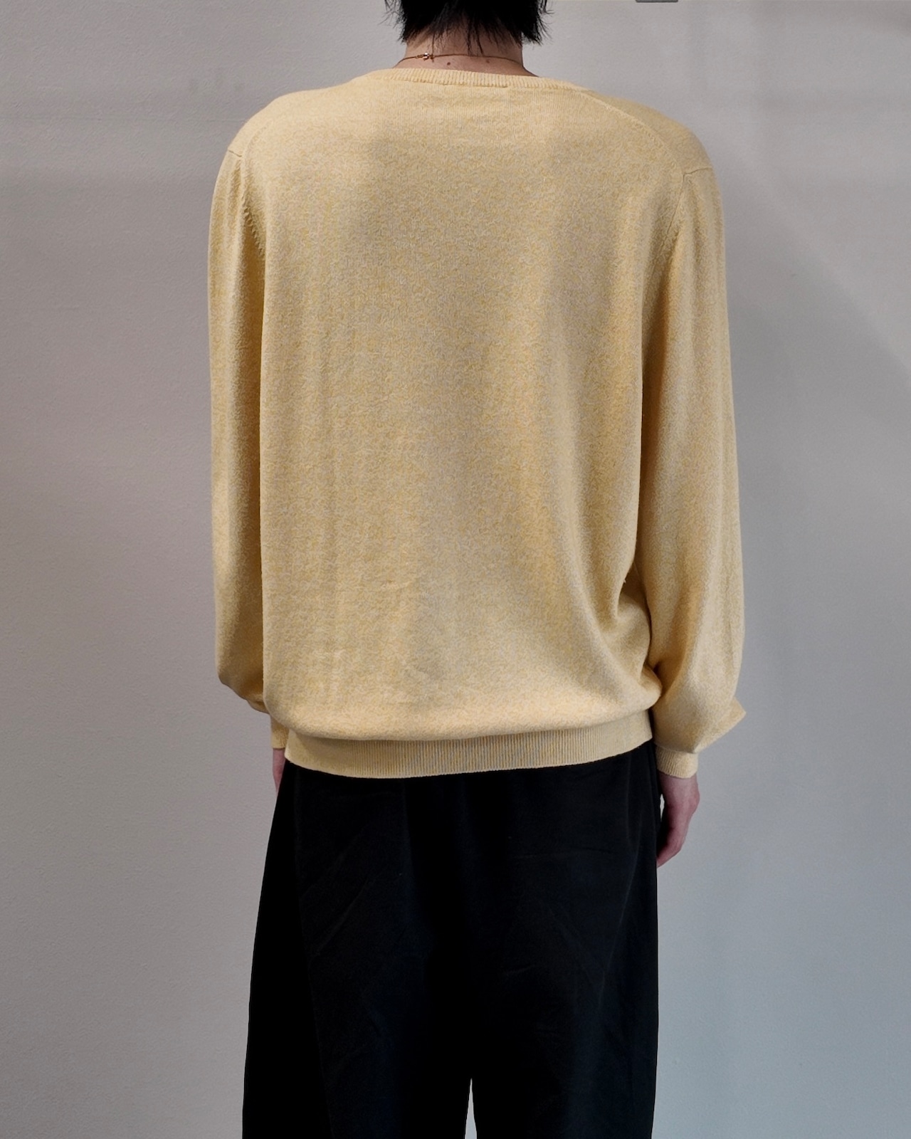 【Salvatore Ferragamo】yellow v-neck knit