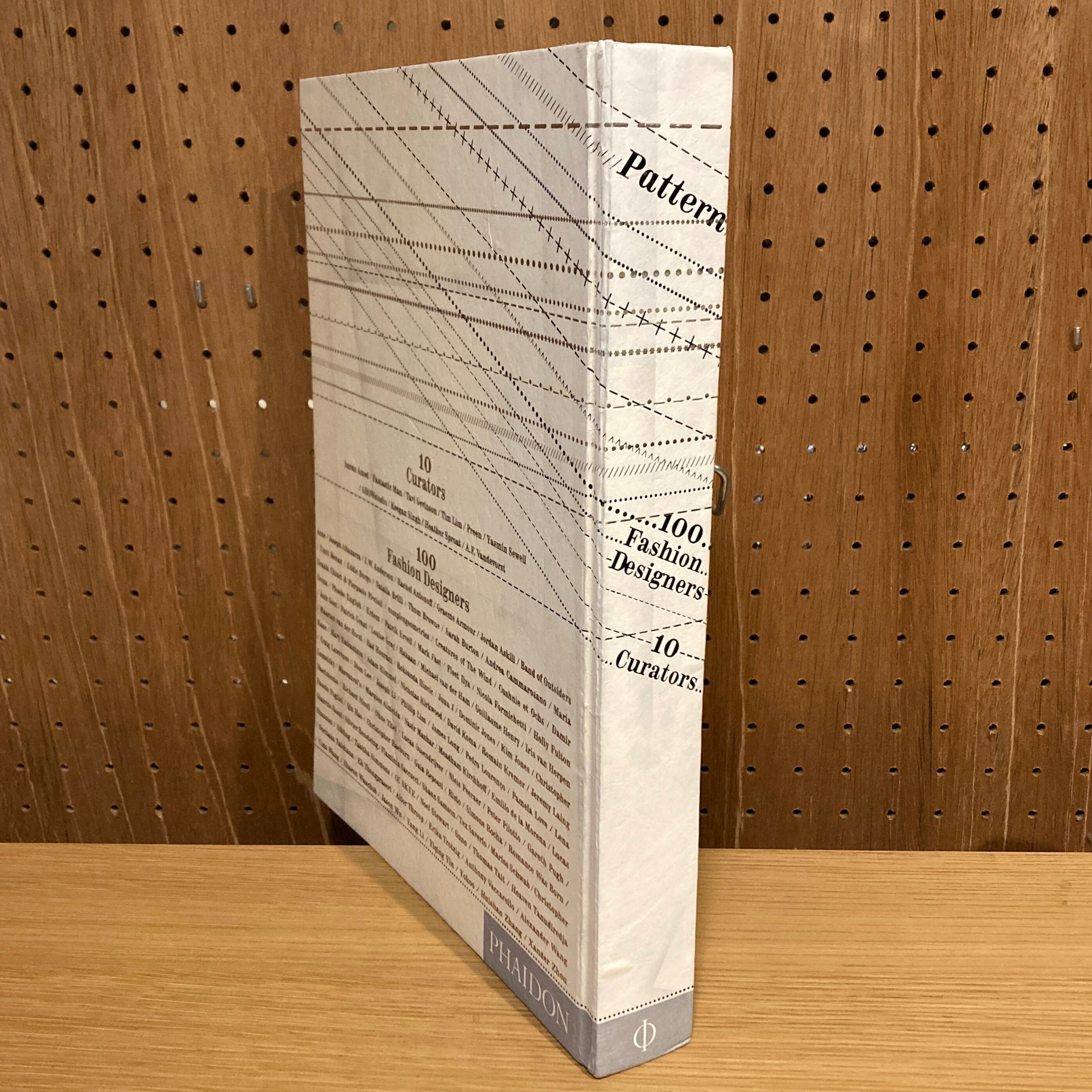 Pattern: 100 Fashion Designers, 10 Curators | 百年