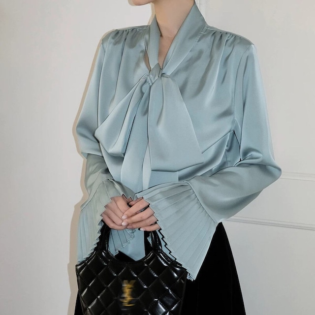 Pleats cuffs satin ribbon blouse　M1702