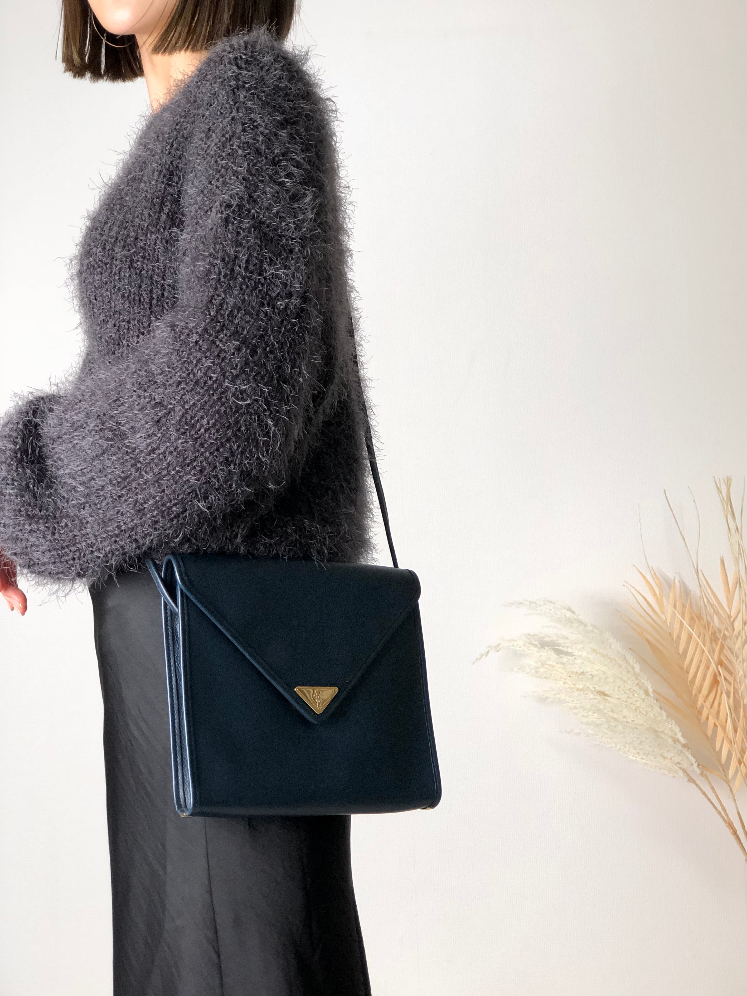 Yves Saint Laurent ショルダーバッグ レザー ヴィンテージ Yves Saint Laurent イヴ・サンローラン ショルダーバッグ ブラック