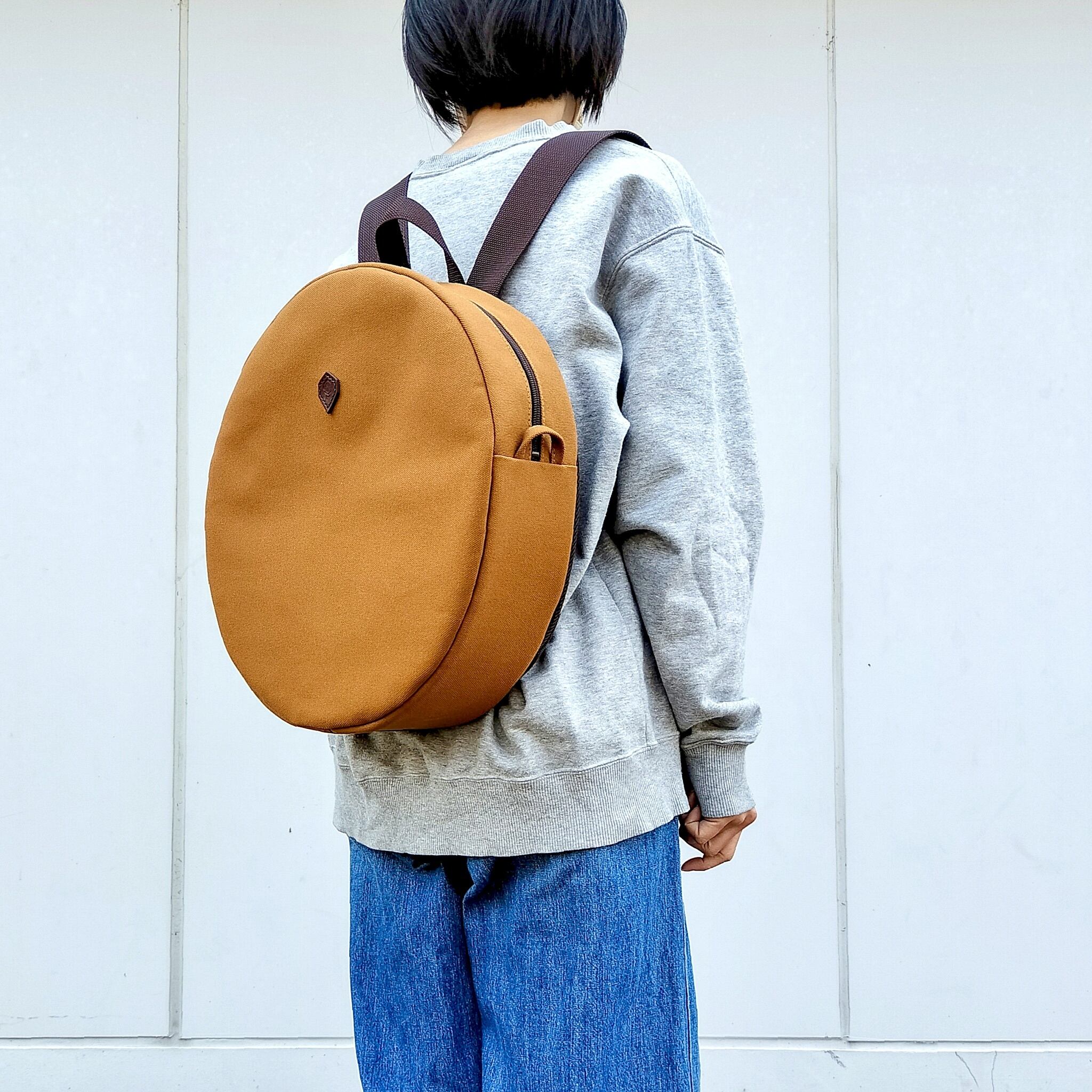 円形リュック キャメル | JUTSUBI Design Store