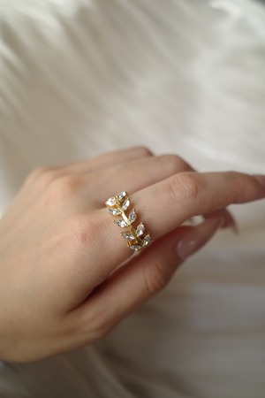 gentle leaf ring