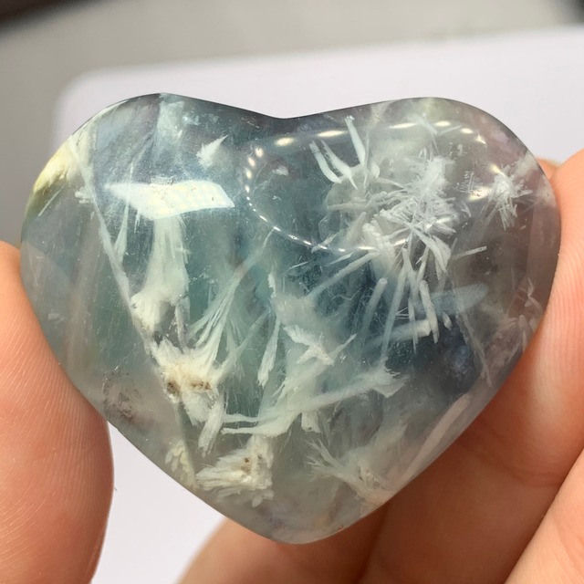 ぷっくり可愛い♪エンジェルフェザーハートフローライト