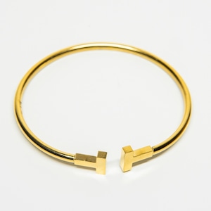 18kgp T Letter Opened Bangle 【GOLD】