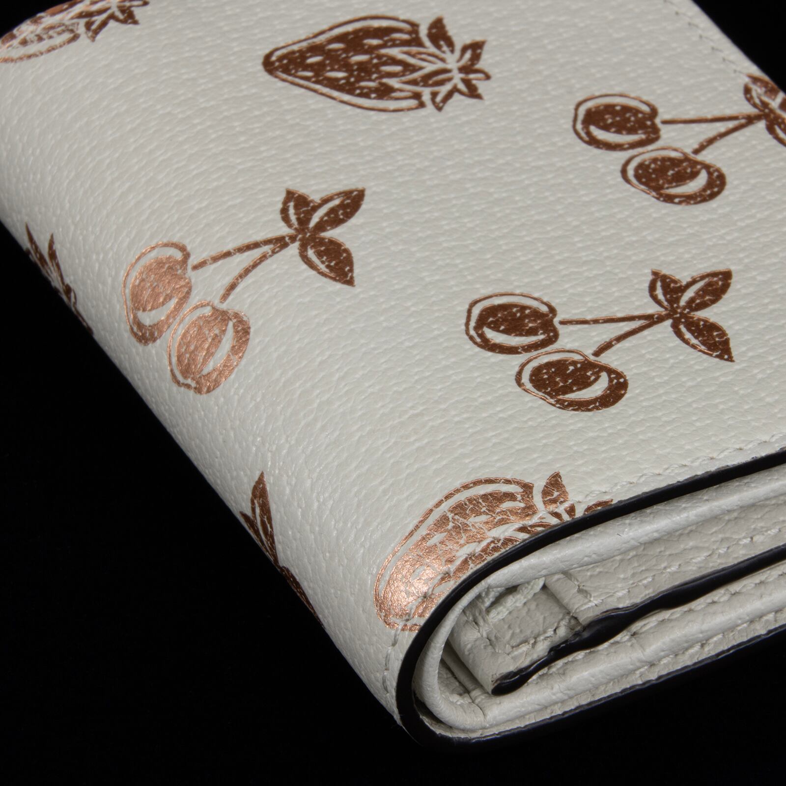 本物 送料無料 グッチ 二つ折り財布 レディース 2020年限定