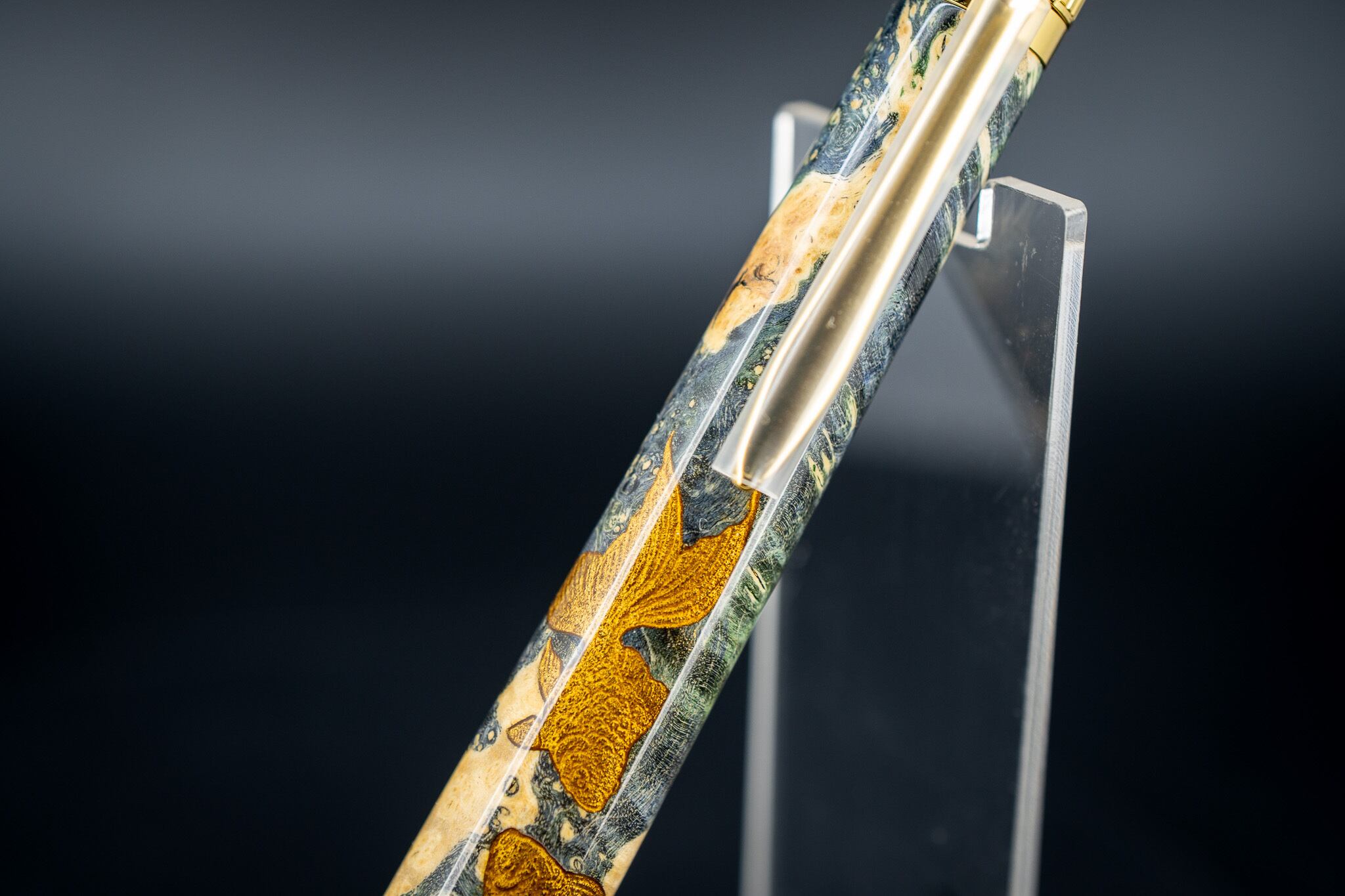 【カナダの象徴】 ハードメープル 瘤杢 スタビライズドウッド 漆 沈金 金魚と水草 gold BP