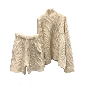 セットアップ ツーピース 上下セット 2点セット ニット ケーブルニット レディース 送料無料 3色 トップス ボトムス リブ ニットソー ハーフパンツ ショートパンツ ミディアム丈 ハイネック 大人可愛い きれいめ シンプル カジュアル 上品 おしゃれ 大人女子 こなれ感 ラフ とろみ感 L XL 2XL 3XL ゆったり ゆる 黒 ブラック 赤 レッド ベージュ 無地 春 秋 冬 10代 20代 30代 40代 ママ お出かけ 旅行 着回し 普段使い 韓国 オルチャン 体系カバー 美脚 脚長