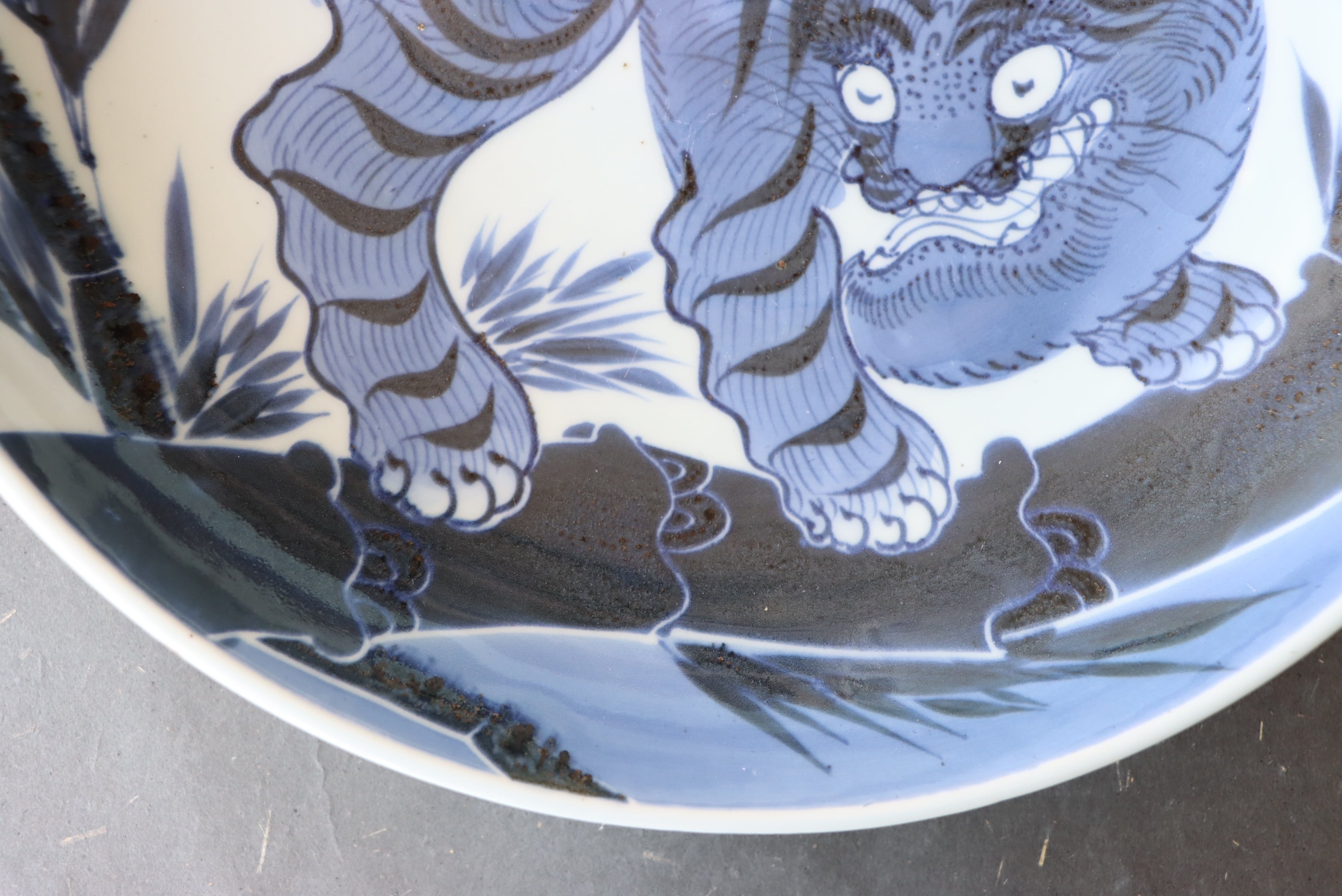 古伊万里 染付 竹虎文 大皿 約一尺三寸/Old Imari large size plate
