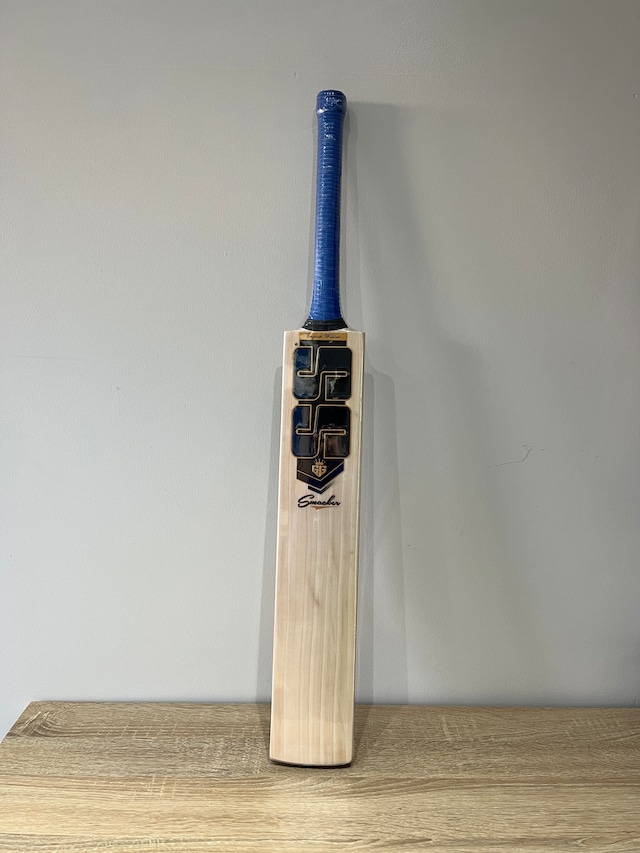 Ton Gutsy English Willow Cricket Bat- Size 6