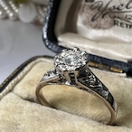 イギリス ヴィンテージ 70's K18WG ダイヤモンド リング 立爪と飾り彫り留が心をくすぐる素敵な指輪
