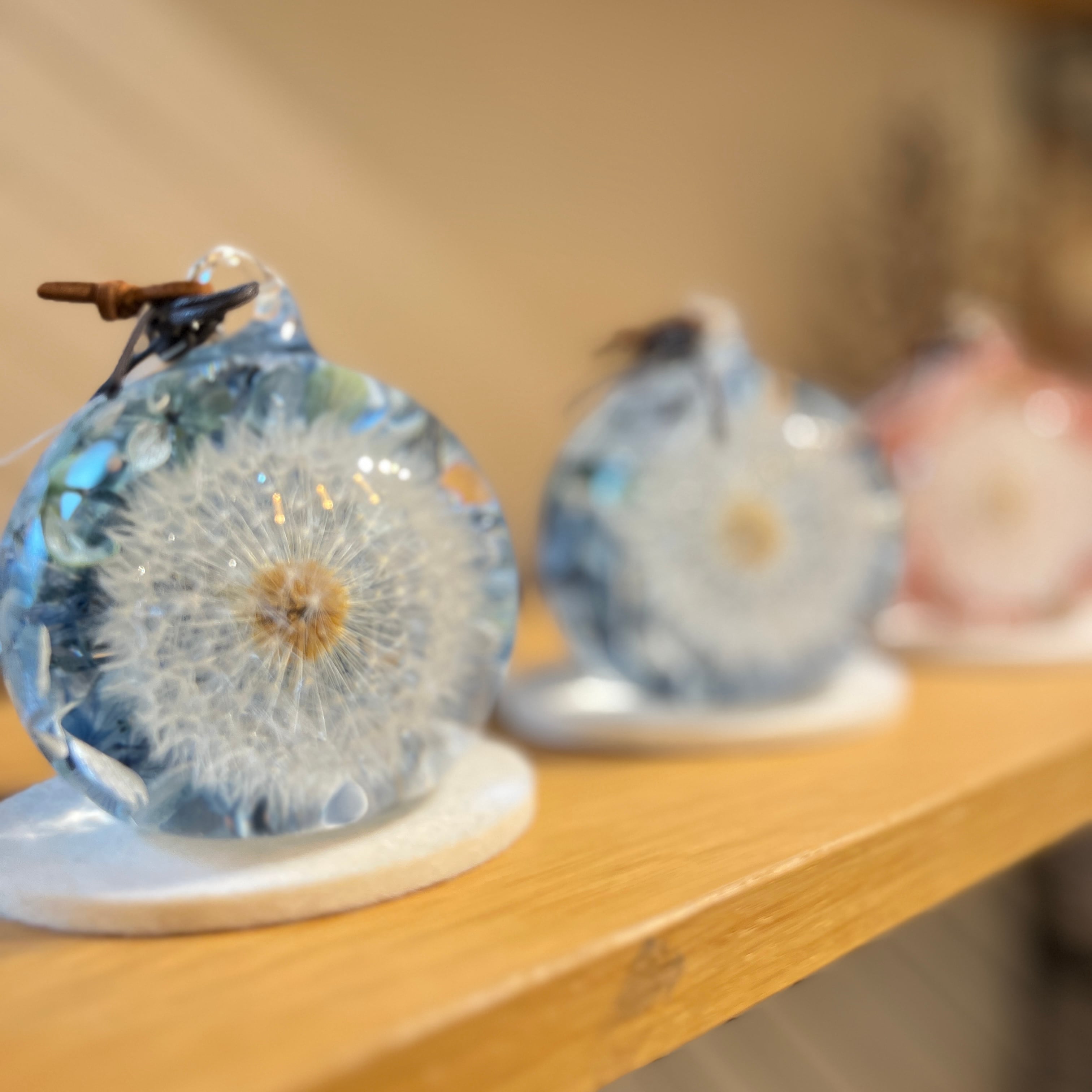 <お一人様1点>固まるハーバリウム kukka 綿毛と紫陽花 ブルーライム