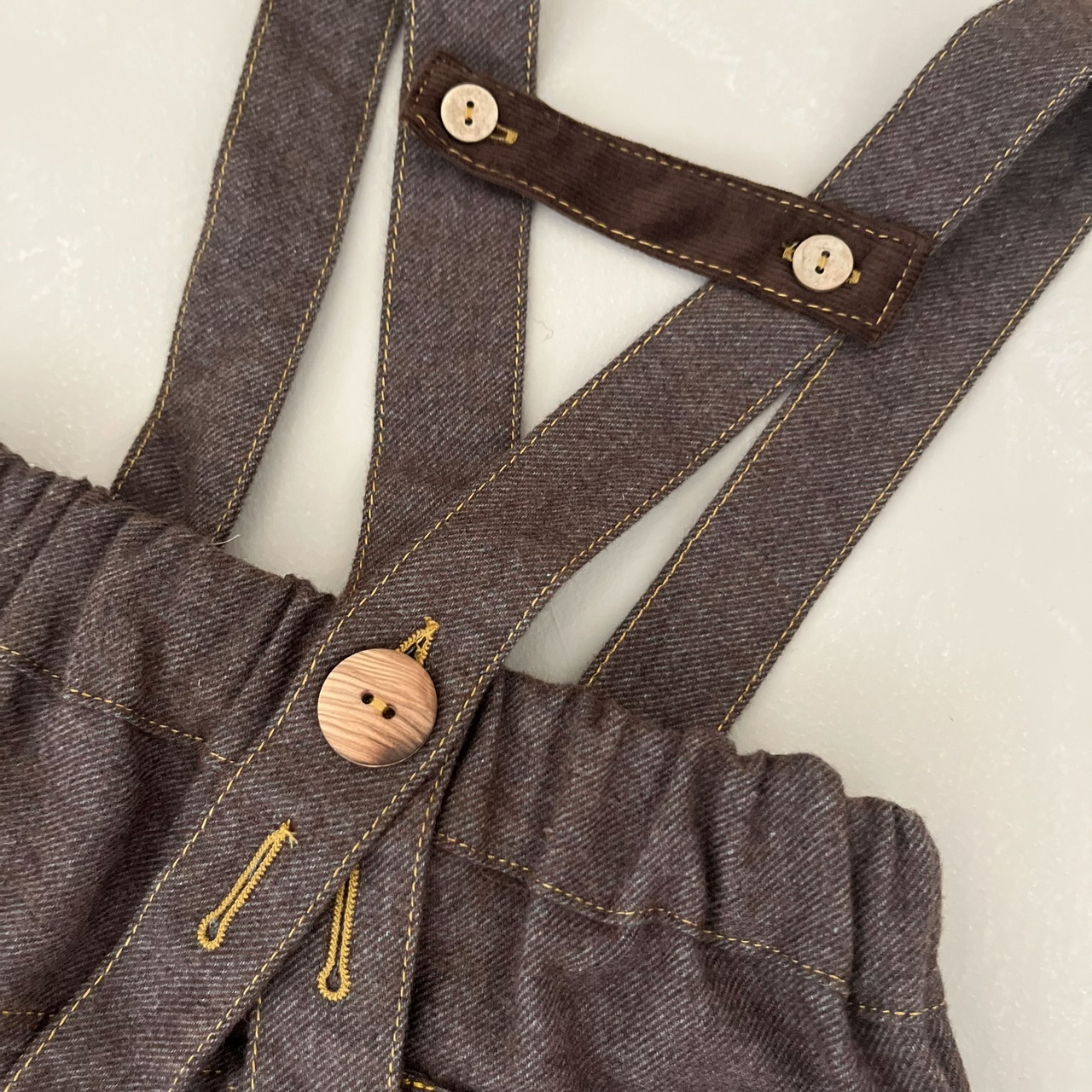HELLOLUPO　BROOKS TROUSERS - Bear
