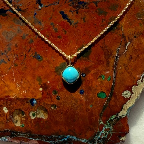 【超美石】スリーピングビューティーターコイズ　ペンダント（チェーンつき）　6119