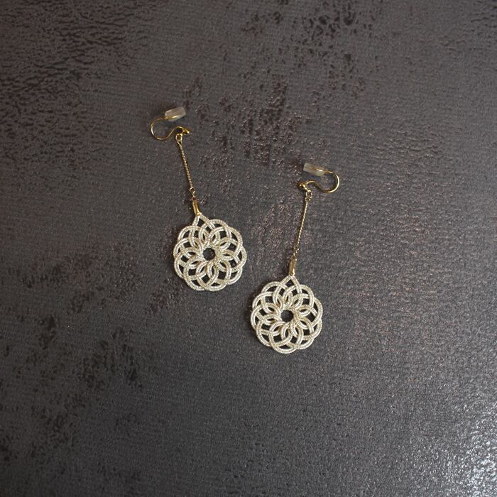 水引 イヤリング 水引アクセサリー 花 輪 日本製 シルバー ホワイトパール 上品 ドレス 着物 結婚式 パーティー 軽い