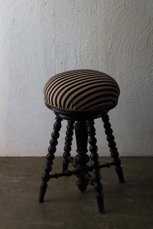 黒 ボビンターン脚のスツール-antique piano stool