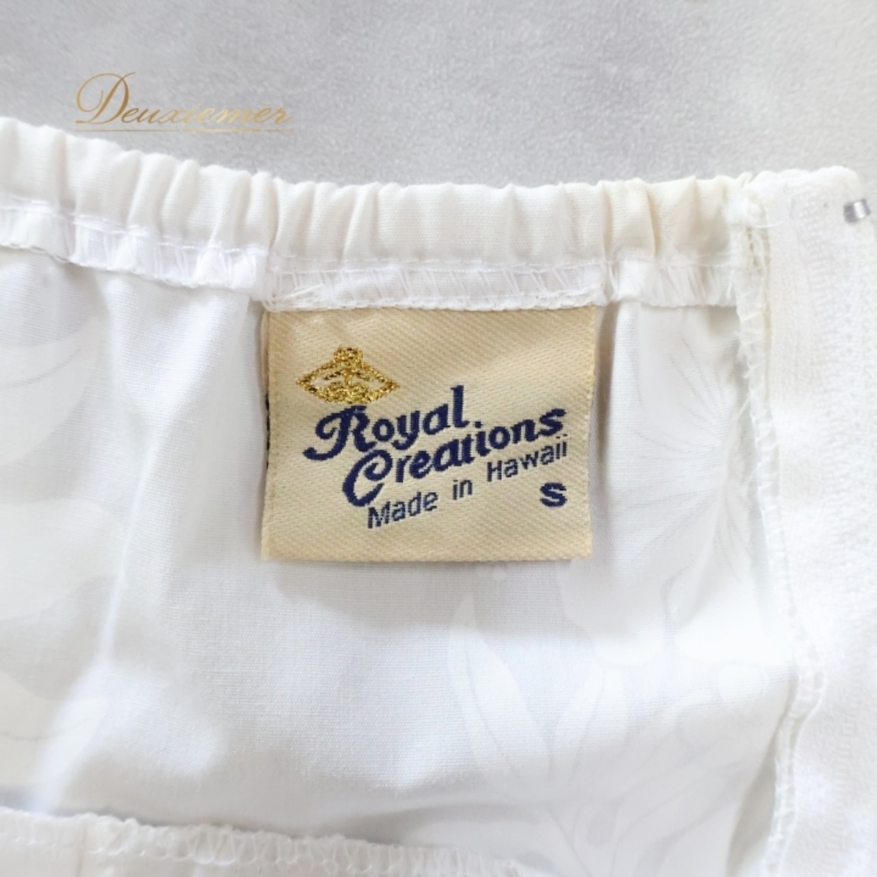 フラダンス 衣装 ワンピース ドレス Royal Creations ホワイト系 ハワイ製 チューブトップ ワンカラー ハイビスカス柄 ラウアエ柄 フリル かわいい 華やか 明るい 白 ハワイアン アロハ ハワイアンプリント フラ ダンス レッスン 練習