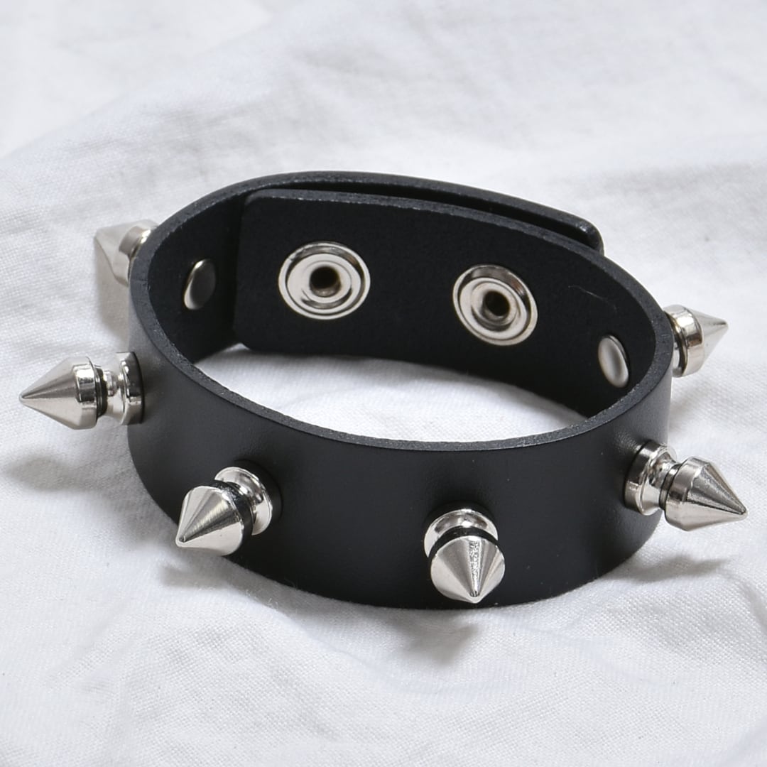 3/3新着】スタッズブレスレット | VOLCAN&APHRODITE