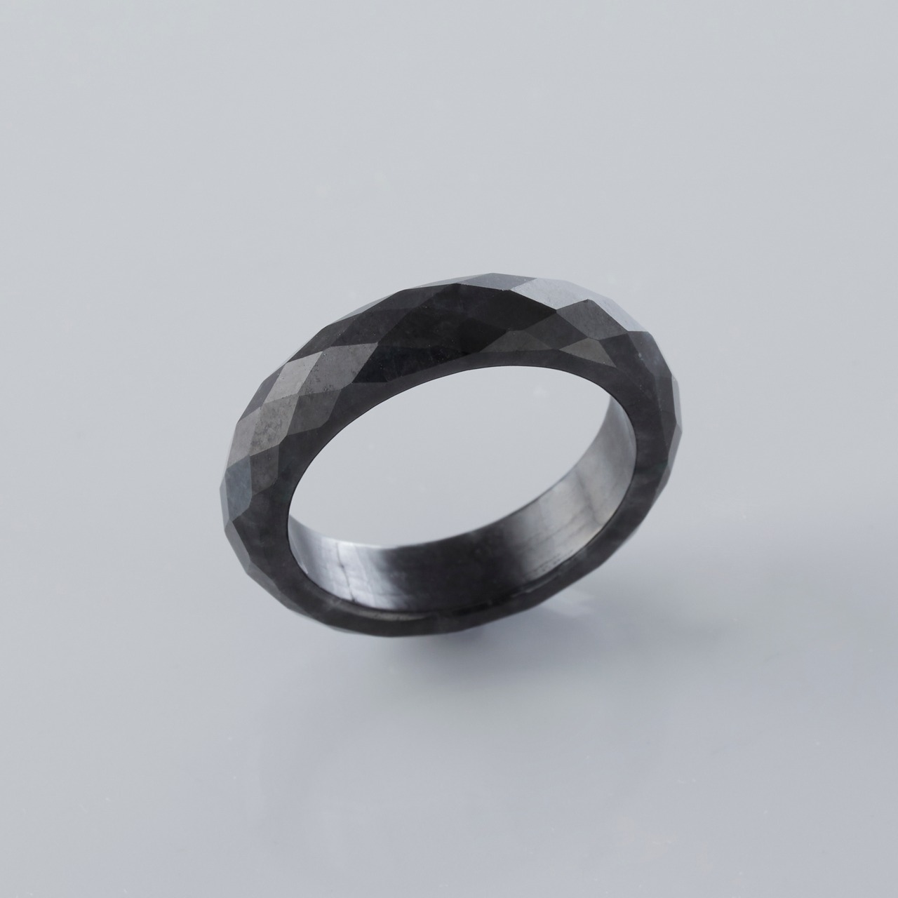 【16号】ブラックのキラメキがカッコいい！黒翡翠甲丸リング black facetcut ring A貨翡翠 jd_rg1410