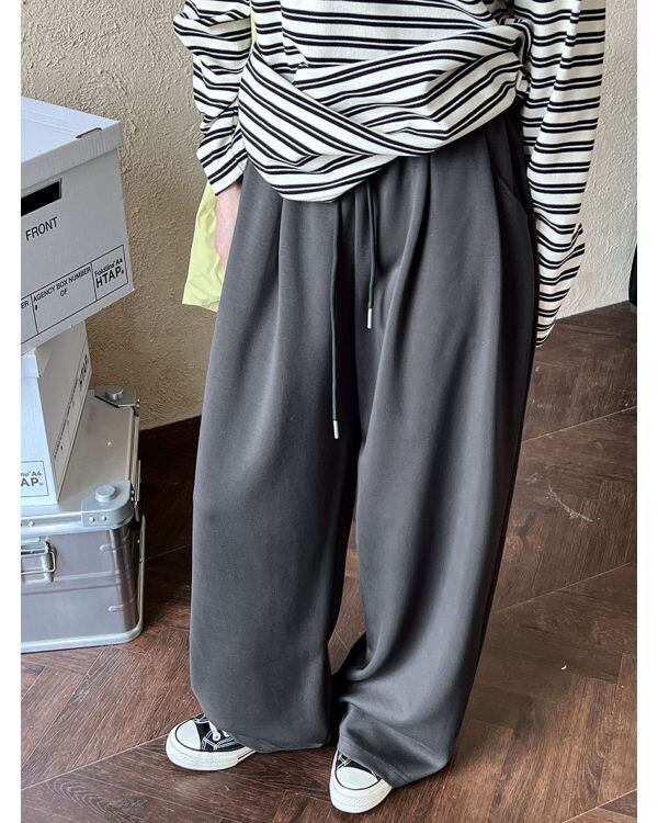 Tuck Straight Sweat Pants | Leonie