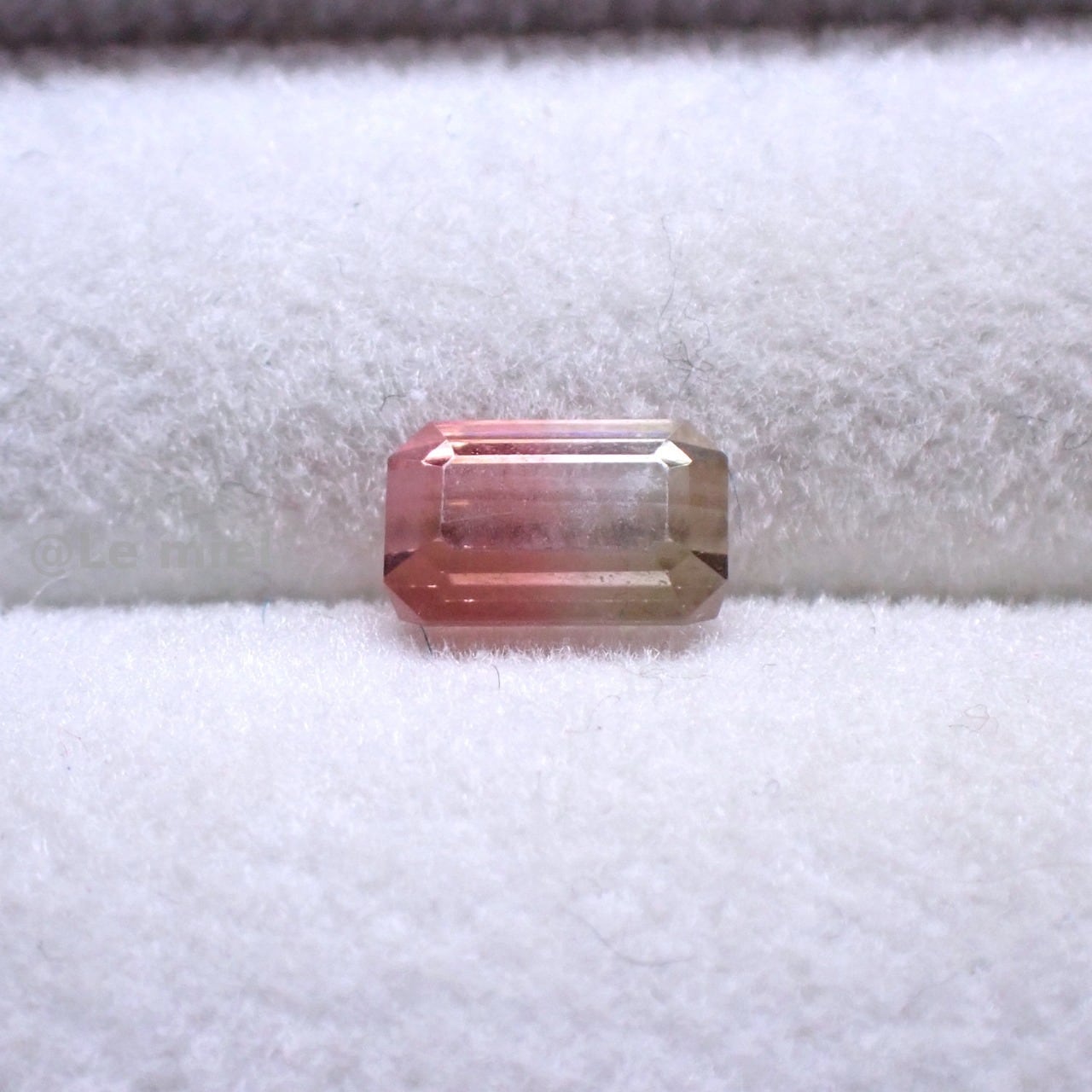 トルコ産カラーチェンジダイアスポア オーバルカットルース 1.0ct 6.8