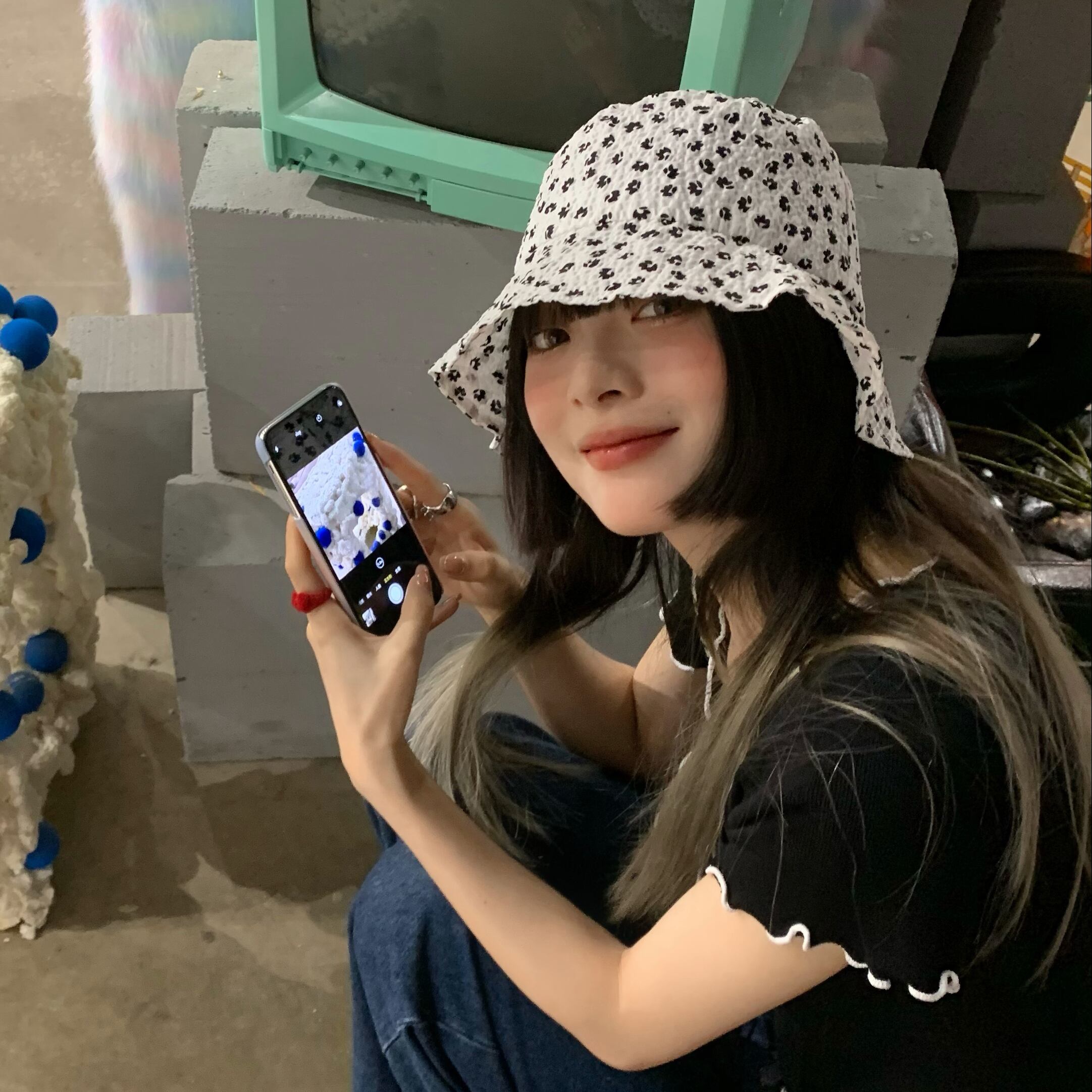 サマーホワイトフローラル 帽子 夏物 花柄 ブラック・アイド・ピーズ73429752102