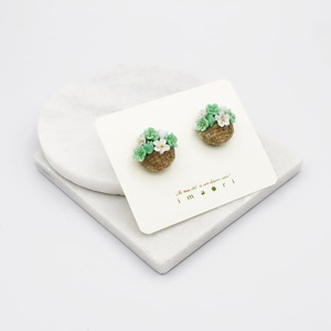 はなかごピアス（green×white）