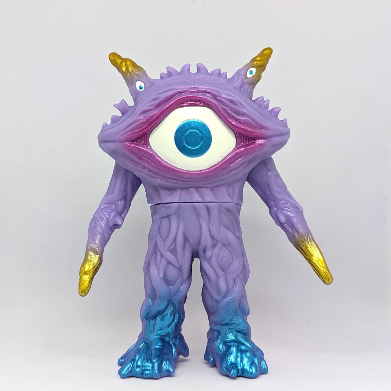 PPIH限定】KAIJU COLORS ガンQ | 今でも見えてる！ ウルトラの星