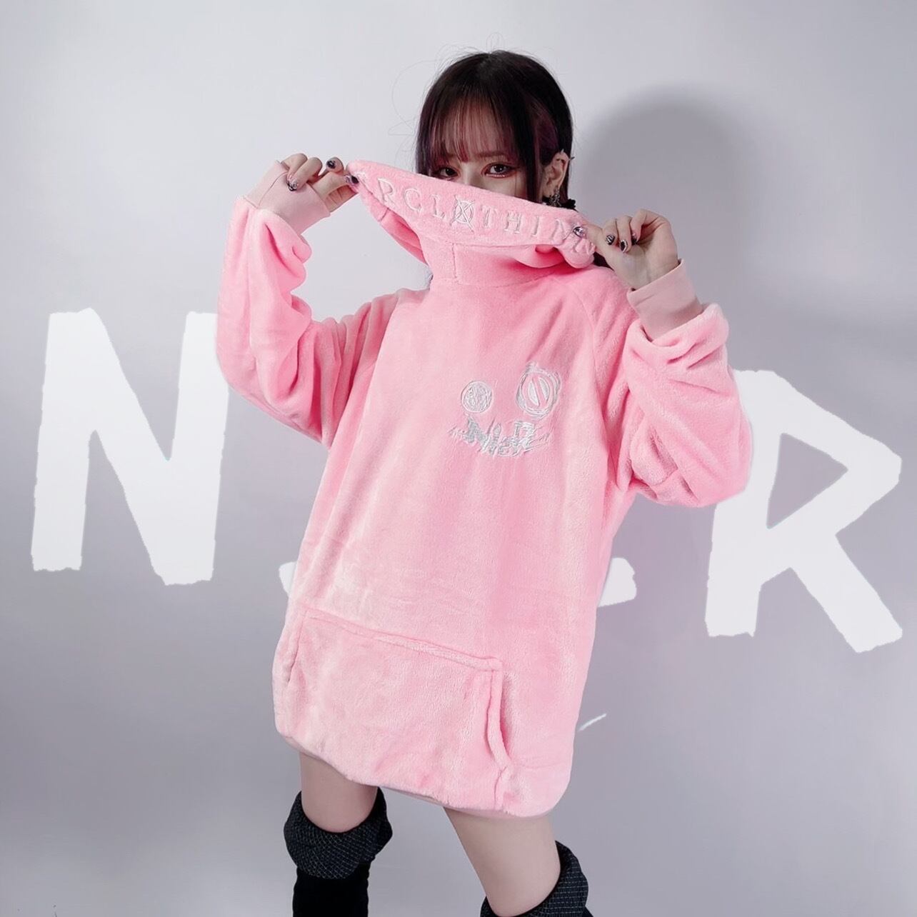 冬用pinkふわもこハイネックパーカー 全刺繍desig Nier