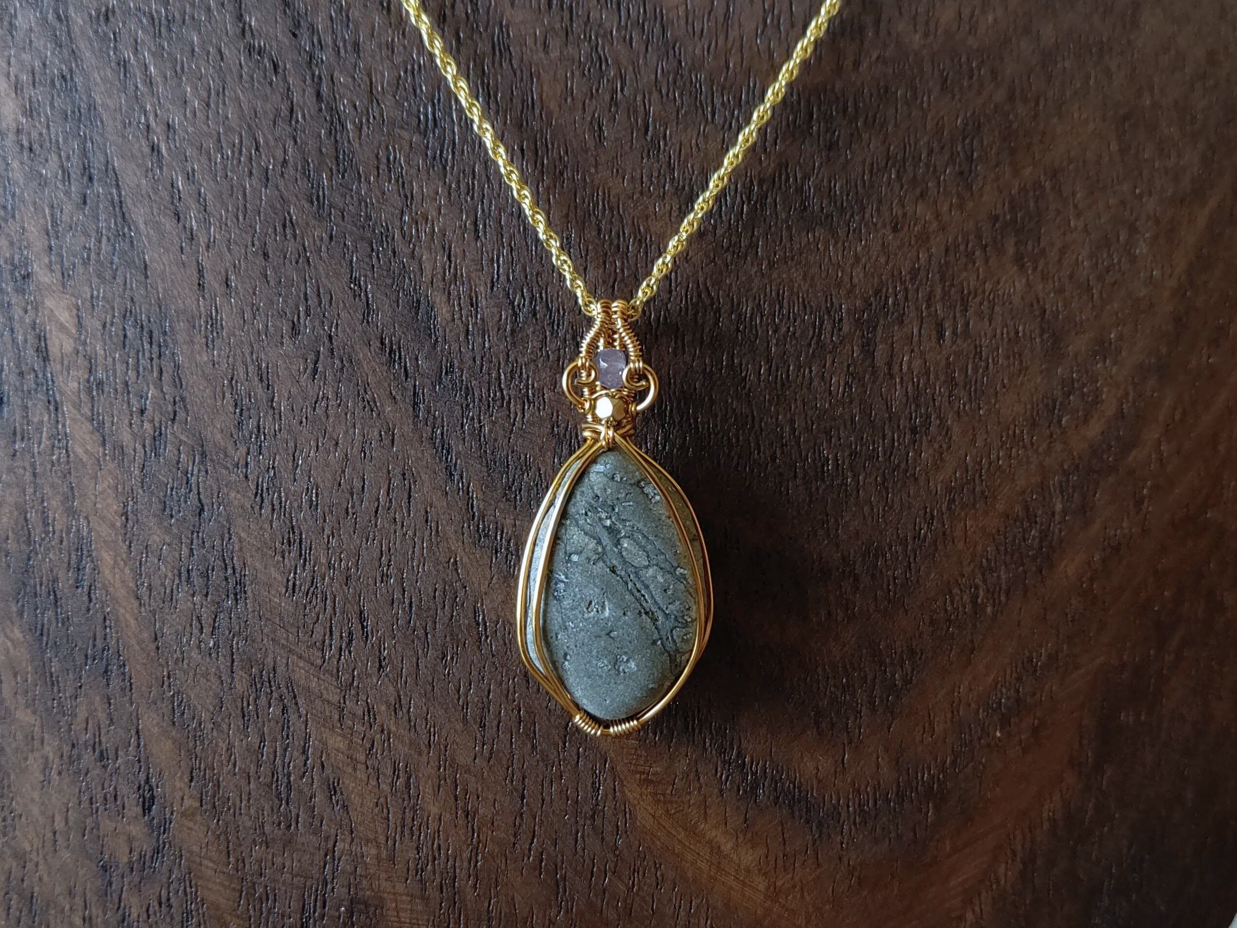 梅幻郷 石ころアクセサリー ワイヤーラッピング ペンダントトップ | Pay ID