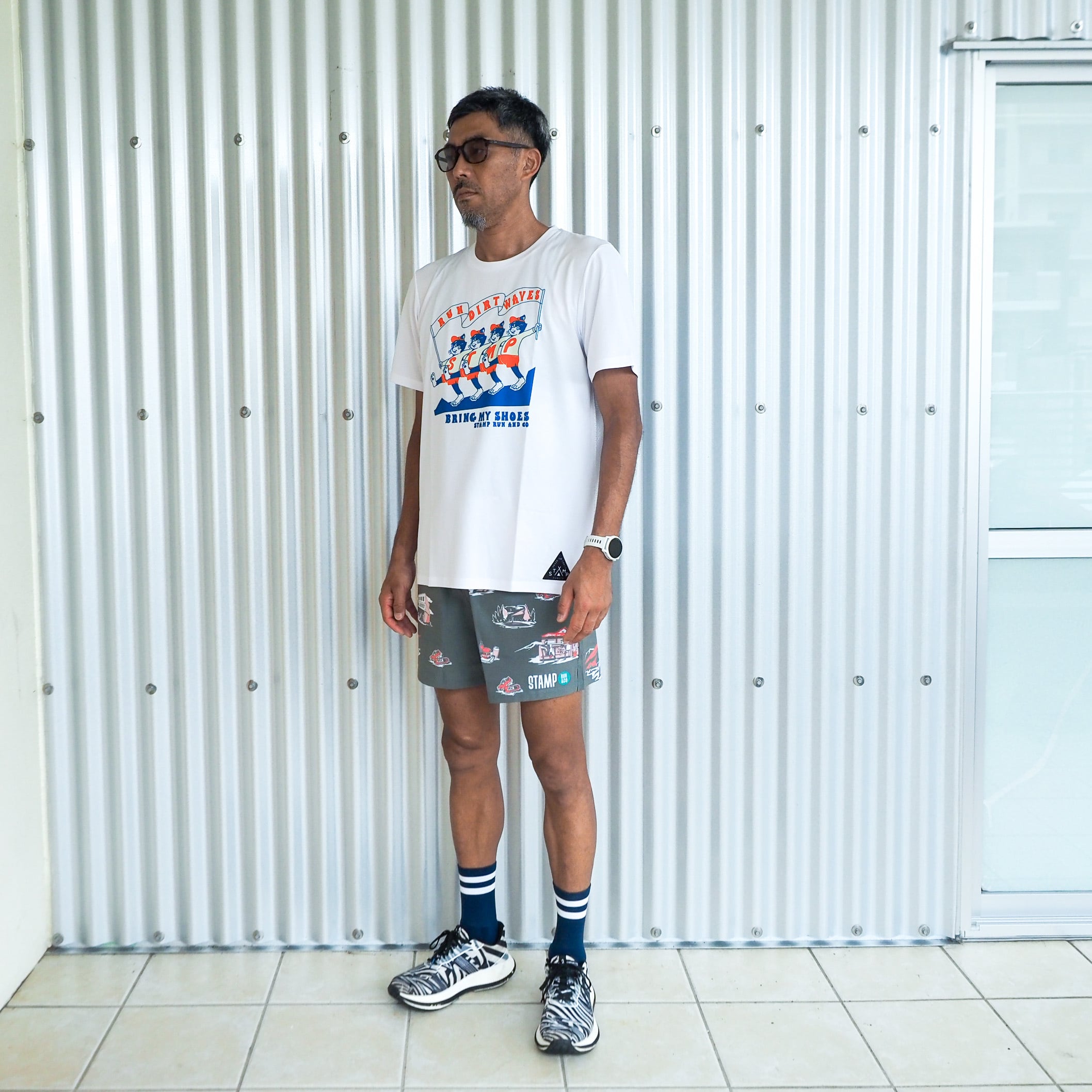 STAMP RUN & CO｜STAMP GRAPHIC RUN TEE (DIRT WAVES) | Run Ride Point