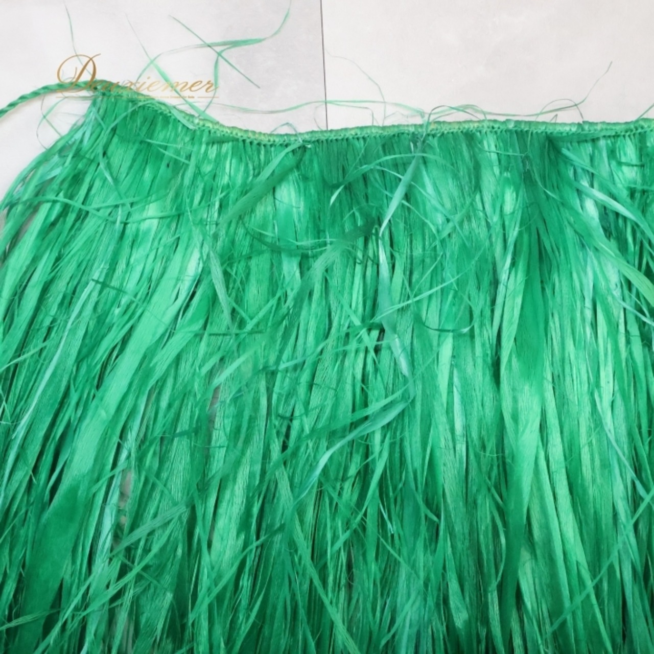 フラダンス 衣装 モレ グリーン系 腰みの ショート丈 スカート タヒチアン ケース付き 鮮やか 華やか 紐 緑 ハワイアン アロハ フラ ダンス レッスン 練習 モレスカート おしゃれ ボリューム感あり お楽しみ会 パーティー ダンス衣装 コスチューム