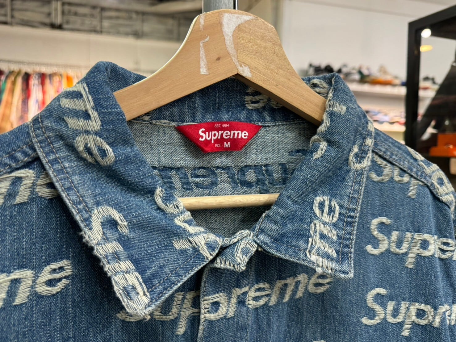 Supreme FRAYED LOGOS DENIM TRUCKER JACKET BLUE MEDIUM 58087  