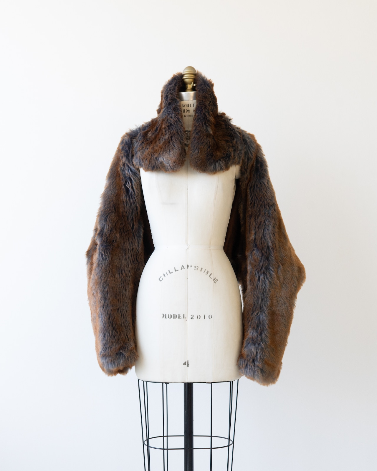 〈DRIES VAN NOTEN〉Faux Fur Jacket with Scarf