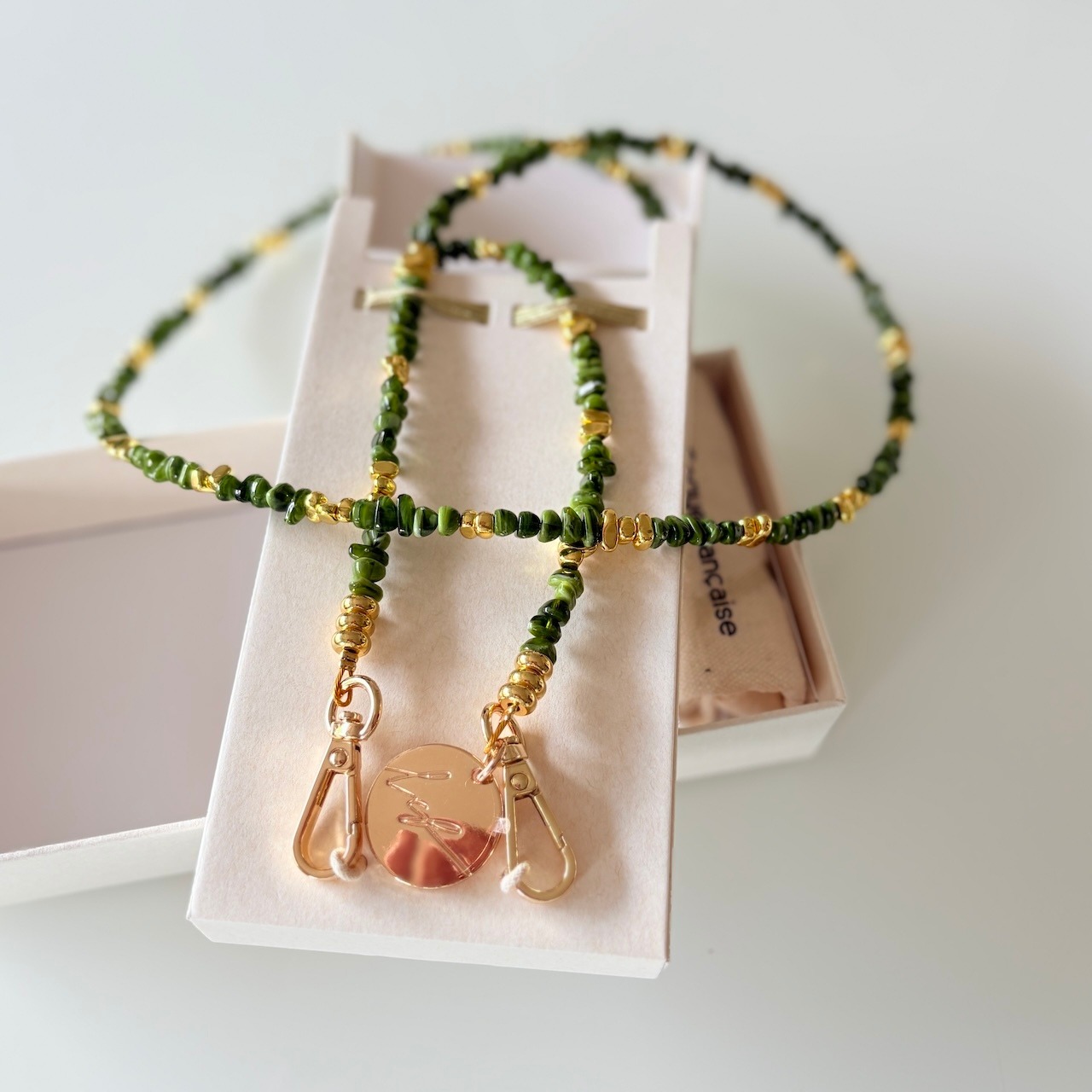 【Liviya Kaki リビヤ・カーキ 】120cm ラコックフランセーズ  フランス製 ハンドメイド スマホストラップ ネックレス パール スマホショルダー マルチカラー 金 La Coque Francaise