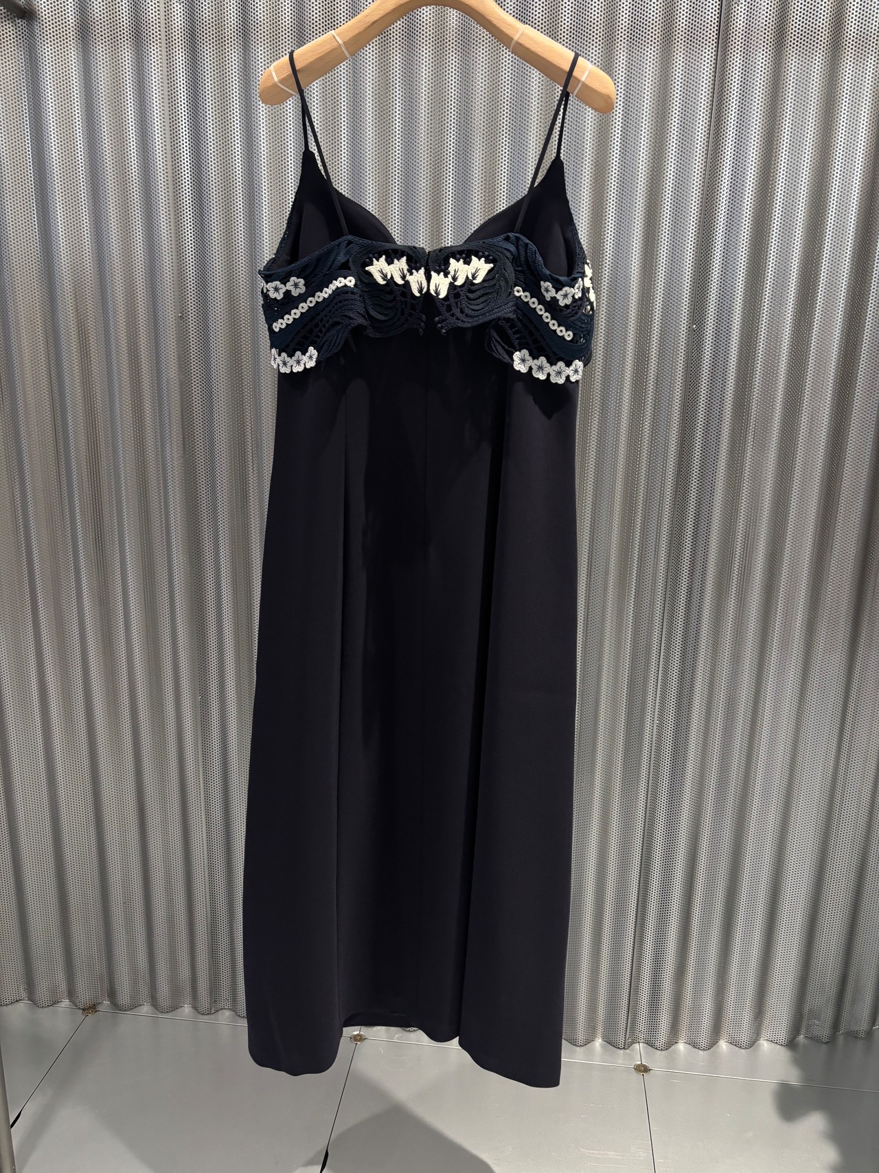 【26AW | WOMEN】Mame Kurogouchi マメ クロゴウチ / ワンピース / Triacetate Embroidery Camisole Dress  MM26FW-DR113 - 7