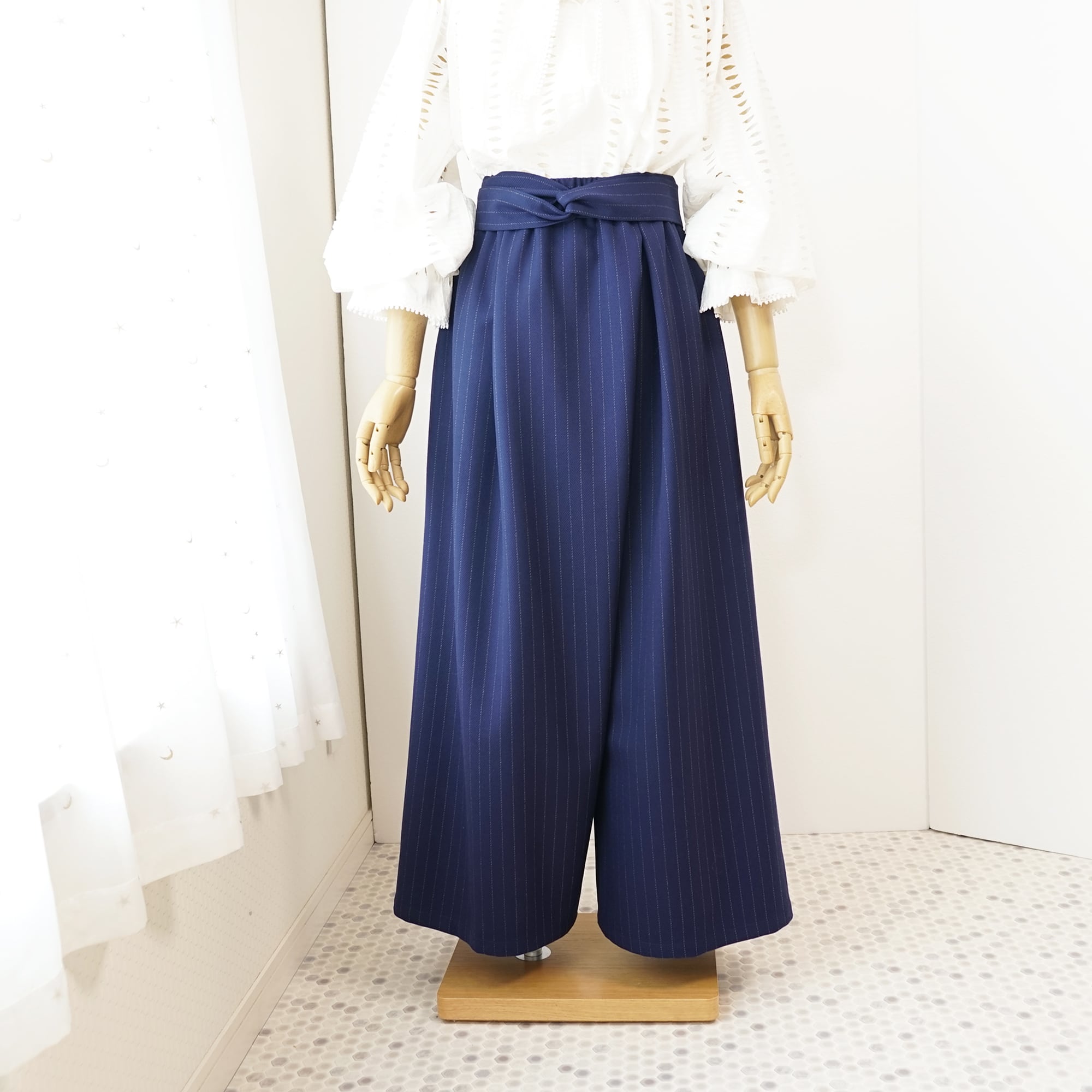 Blue Grey様*:✼. アシメトリータックのワイドパンツ ブルーストライプ | Loiseauirise