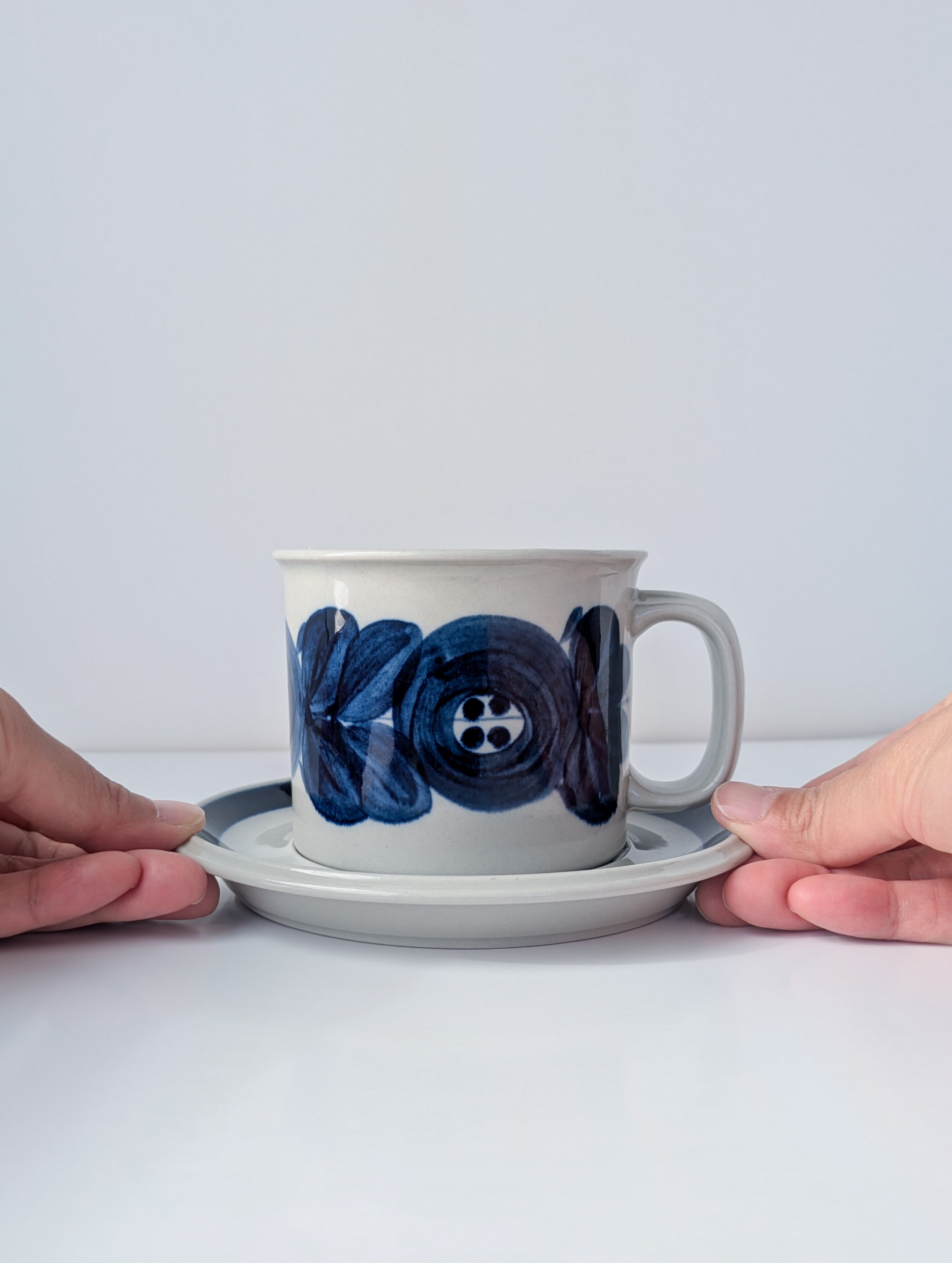 ARABIA anemone/アラビア アネモネ ビアマグ Dハンドル | のんびり北欧気分