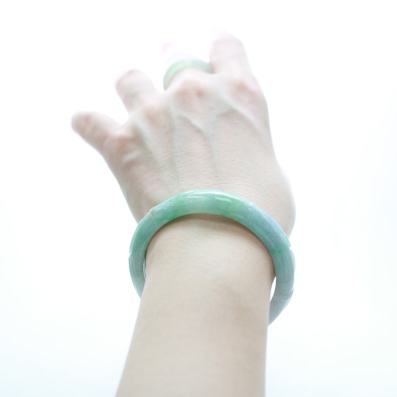 【内径 55.4mm】翡翠彫りバングル A貨翡翠 jd_bg1302