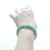 【内径 55.4mm】翡翠彫りバングル A貨翡翠 jd_bg1302