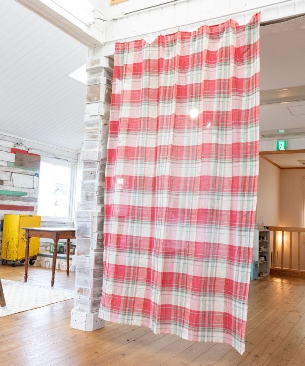 【 追跡メール便可 】マルチカバー チェック ファブリック シングルサイズ ソファーカバー シーツ インド綿 長方形 生地 シングル 約150cmx225cm前後 ソファー カーテン 【 個性派アイテム 】イタワ織り カーテン ソファーカバー 模様替え 仕切り にも!!